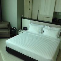 キングサイズベッドです。他にツインの部屋もあります。