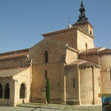 円形や塔などが優雅です。