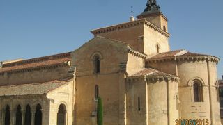 12世紀に建てられた教会です。