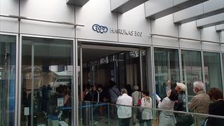 ここでは、案内表示が充実していて、当日券と事前申し込み者との対応で、しっかりと動線表示しているので、判りやすくエベレータに乗る事ができます。