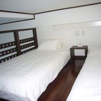 ロフトの上にはシングルベッドが二台