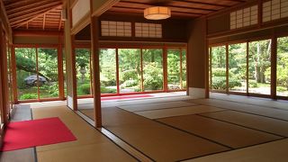 中は一見の価値があります