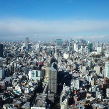 高層階へ行くと、この眺望（行くのはタダです）