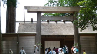 正宮の前に立つと身が引き締まります