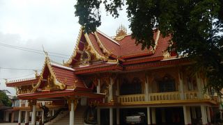 ファーグム通り沿いにある寺院