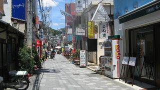 阪急・箕面駅から近く、歩きやすい商店街