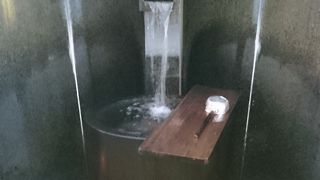 水を汲む人がたくさんいました