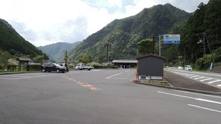 えっ、トイレと自販機しかないなんて・・・