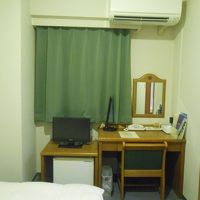 部屋はシンプルにすっきりまとまっています