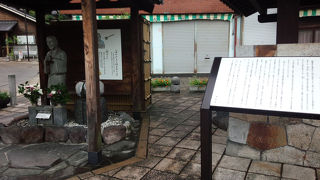 湯煙に包まれる温泉郷