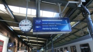 駅前から繁華街、便利な駅