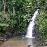「Durian Perangin Waterfall」◆ランカウイ島の北東部にかかる段瀑です
