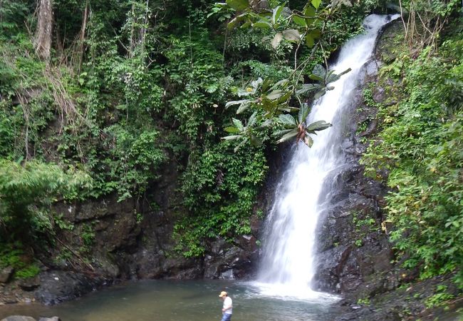 「Durian Perangin Waterfall」◆ランカウイ島の北東部にかかる段瀑です