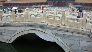 大和門広場にある橋