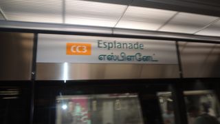 マリーナスクエアに直結