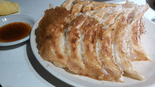 こじんまり落ち着いた餃子店