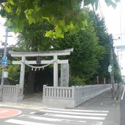 毎月第２土曜日骨董市が開かれる神社