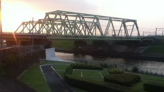 夕日に映える鉄橋の景色が綺麗