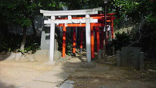 鳩森八幡の中にあります