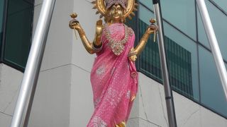 １階からエレベターで行くのが便利