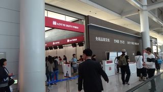 綺麗で広い空港