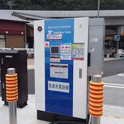 電気自動車用の充電コーナーもあります。
