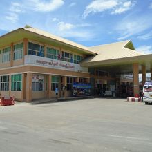 完成した時から経年劣化気味のバスターミナルです(笑)