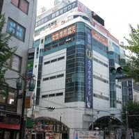 外観です。西武新宿駅前でロケーションは言うことなし。