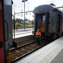 ストックホルムからの列車とルーレオからの列車を連結
