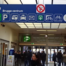 ブルージュ駅の構内