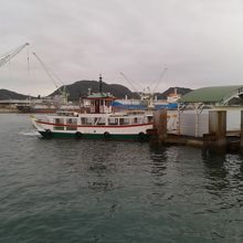 海に出ると桟橋が見えます