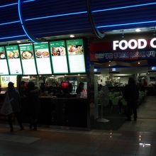 寂れた感じで暗い・・・・