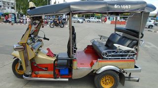 トゥクトゥクは”人”と”場所”ですね