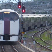 オール２階建ての快速列車です。