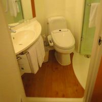 床張りがおしゃれなトイレ＆バスルーム