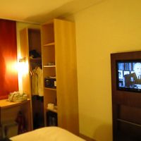 薄型テレビで日本の放送も視聴OK