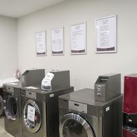 地下のコインランドリー