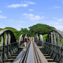 列車が通らない時に鉄橋を歩く