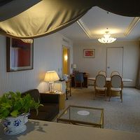 ベッドルームより　リビングダイニングを望む