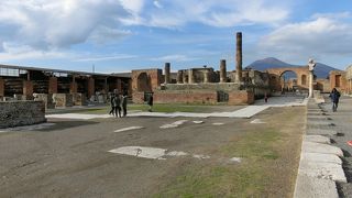 フォローの正面 北側にある神殿