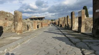 北のヴェスーヴィオ山方面にある門です