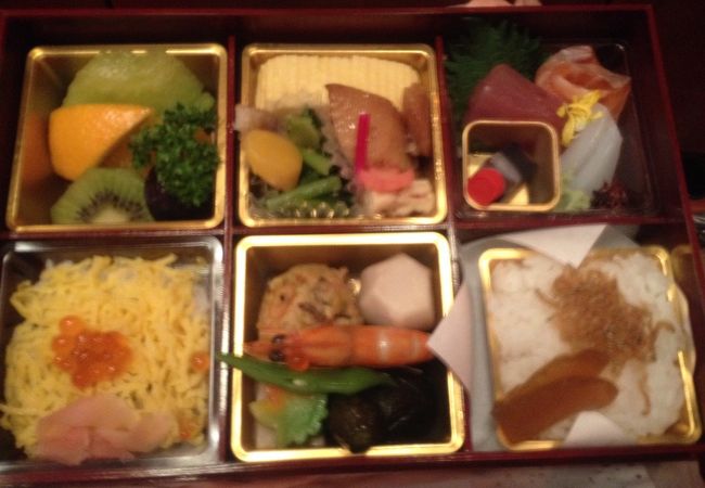 南座で歌舞伎の合間に花萬のお弁当