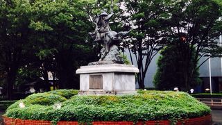 ロータリーにあります