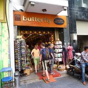 ドンコイ通りにある小物雑貨の店で、2階でお茶を飲みながら買い物ができます