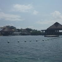 プライベートアイランドから見た、ホテルビーチ