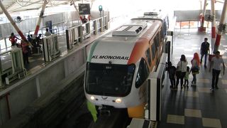 ブキッ・ビンタンを通っています