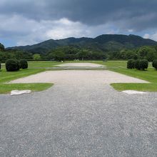 正庁内に進みます