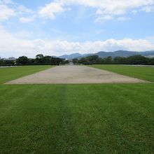 かつての正殿正面から南大門を俯瞰…道真公になった気分です