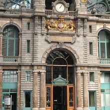 電車乗り場の入口