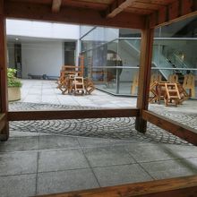 椅子で遊んでください